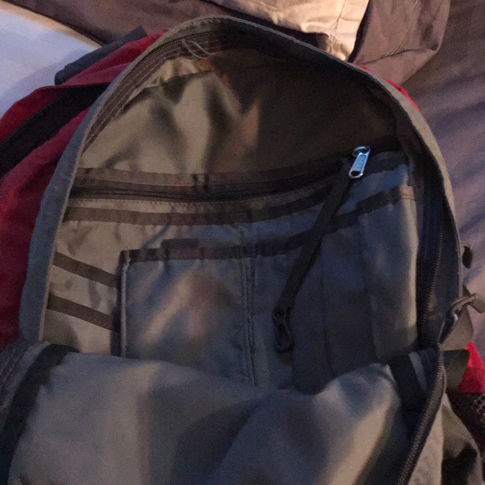 North Face backpack - Picture 3 of 6